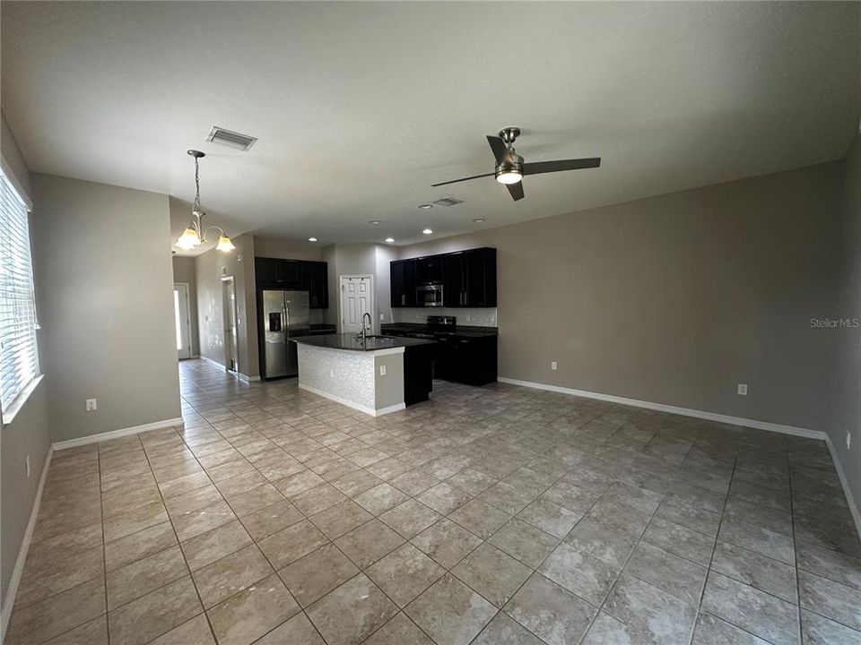 For Rent: $2,100 (3 beds, 2 baths, 1576 Square Feet)