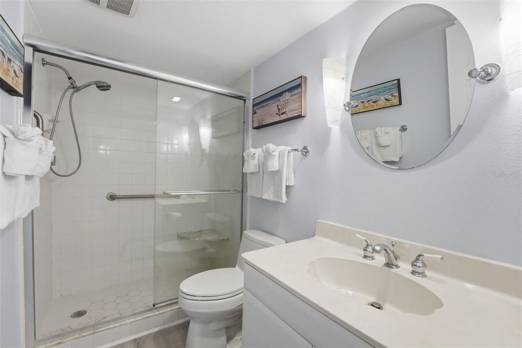 待售: $600,000 (2 贝兹, 2 浴室, 1290 平方英尺)