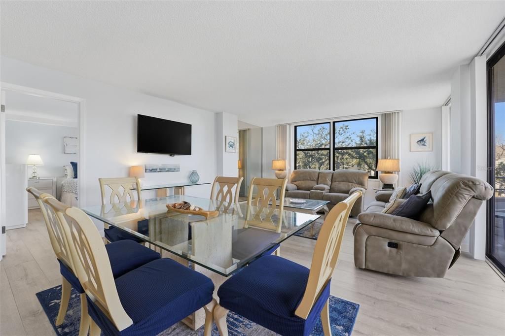 待售: $600,000 (2 贝兹, 2 浴室, 1290 平方英尺)