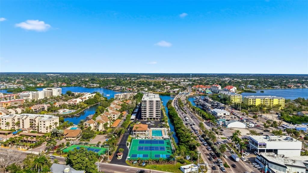 待售: $600,000 (2 贝兹, 2 浴室, 1290 平方英尺)