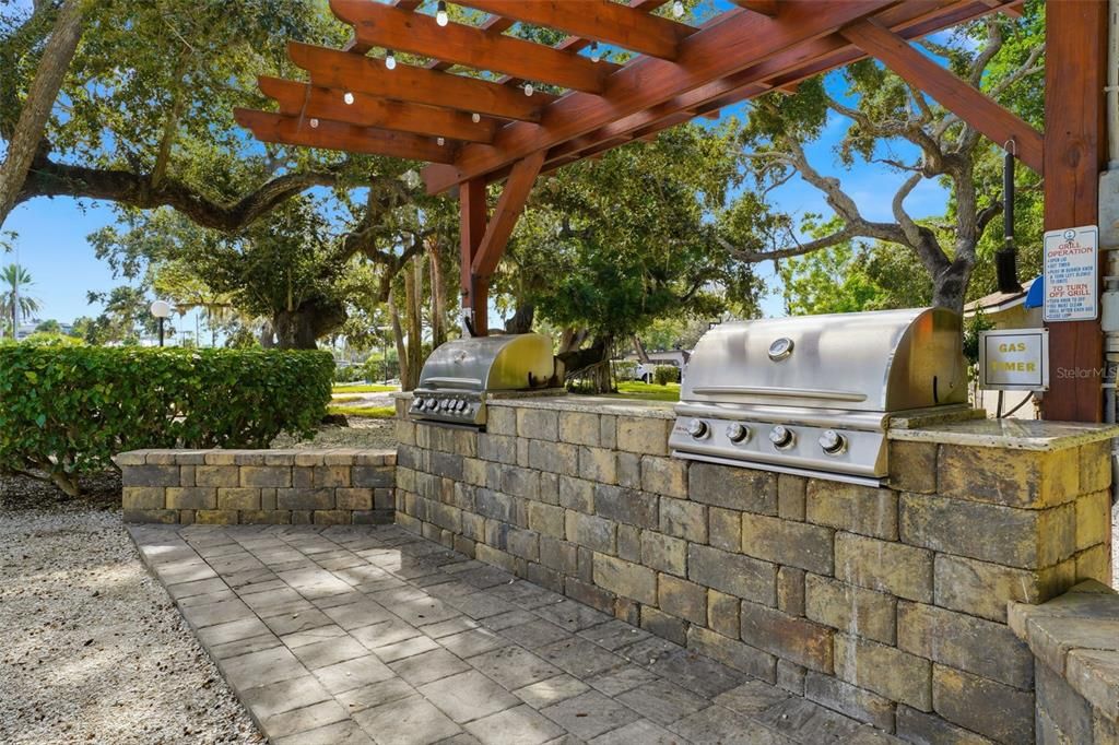 待售: $600,000 (2 贝兹, 2 浴室, 1290 平方英尺)