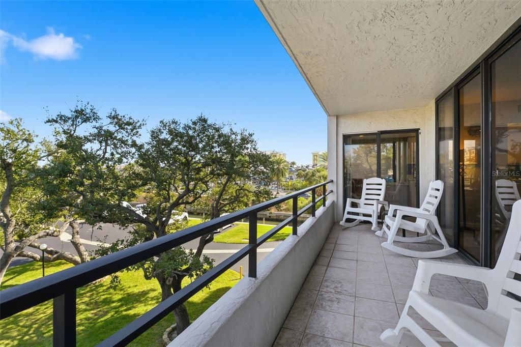 待售: $600,000 (2 贝兹, 2 浴室, 1290 平方英尺)