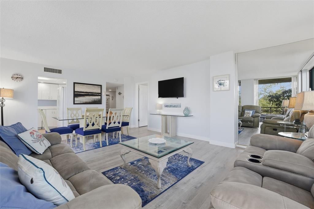 待售: $600,000 (2 贝兹, 2 浴室, 1290 平方英尺)