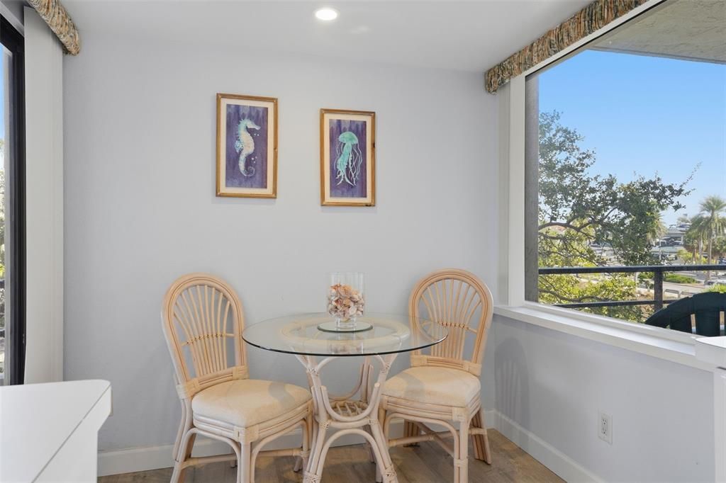 待售: $600,000 (2 贝兹, 2 浴室, 1290 平方英尺)