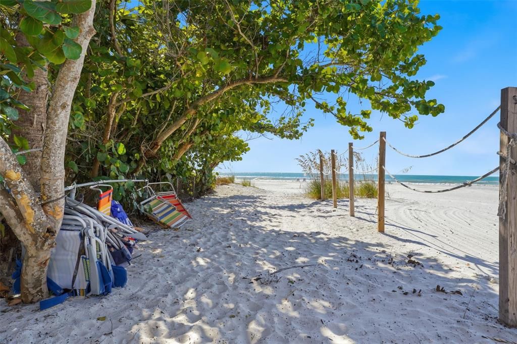 待售: $600,000 (2 贝兹, 2 浴室, 1290 平方英尺)