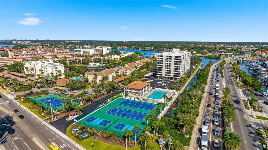 待售: $600,000 (2 贝兹, 2 浴室, 1290 平方英尺)