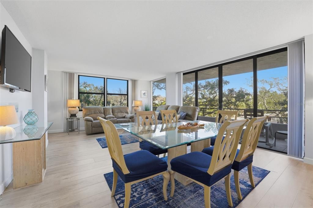 待售: $600,000 (2 贝兹, 2 浴室, 1290 平方英尺)