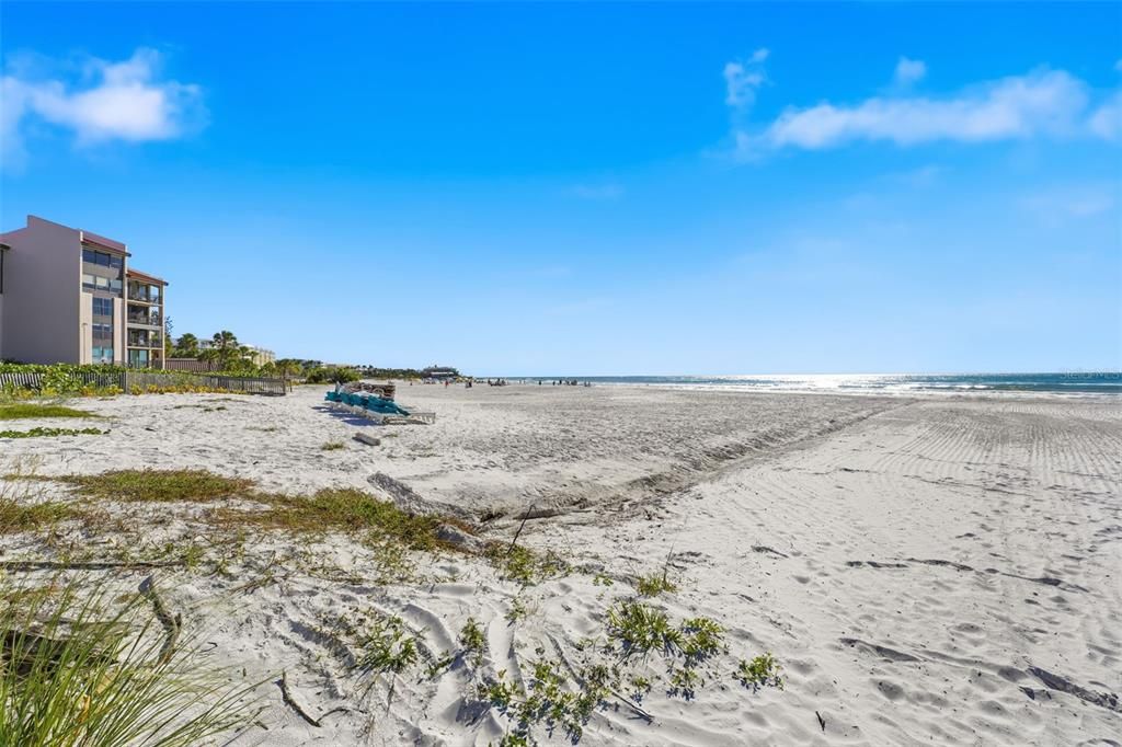 待售: $600,000 (2 贝兹, 2 浴室, 1290 平方英尺)