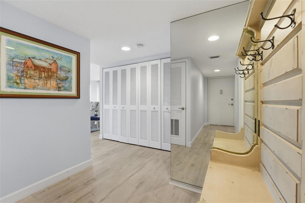 待售: $600,000 (2 贝兹, 2 浴室, 1290 平方英尺)