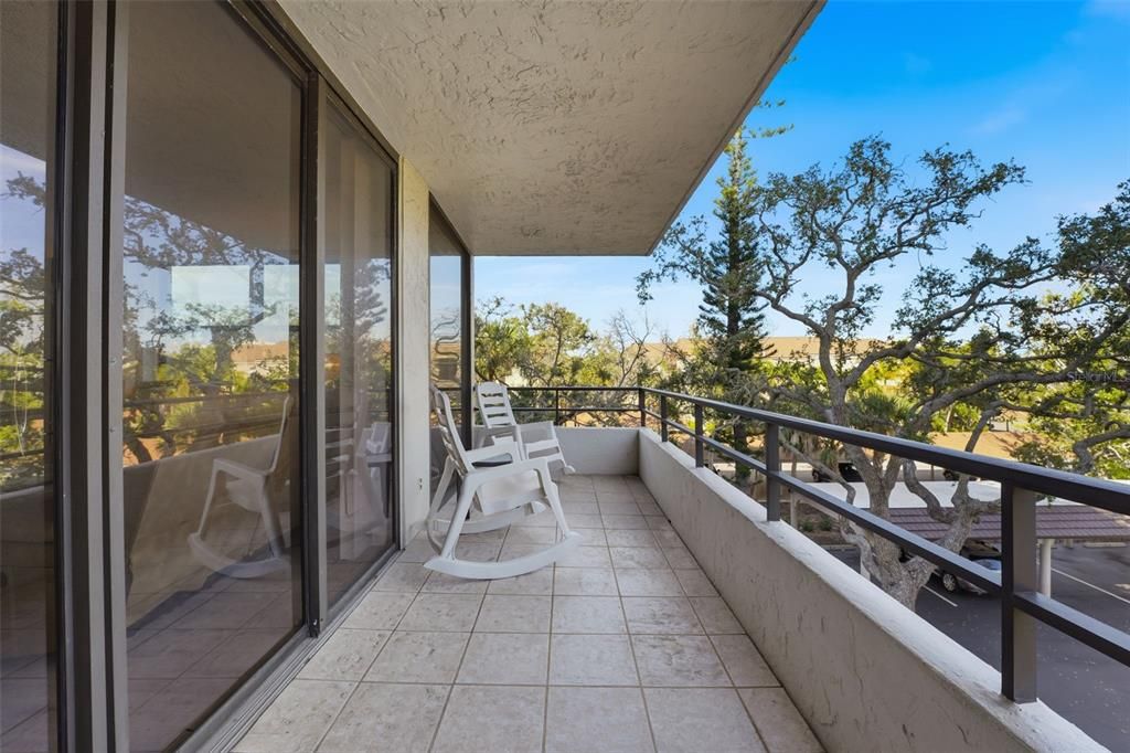 待售: $600,000 (2 贝兹, 2 浴室, 1290 平方英尺)