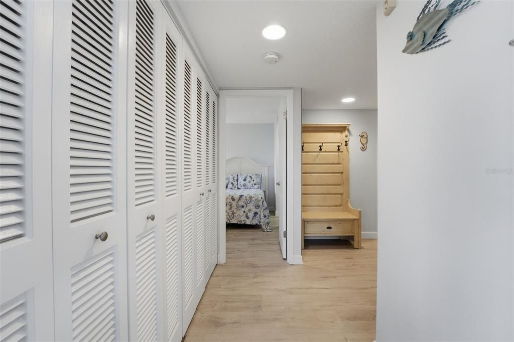 待售: $600,000 (2 贝兹, 2 浴室, 1290 平方英尺)