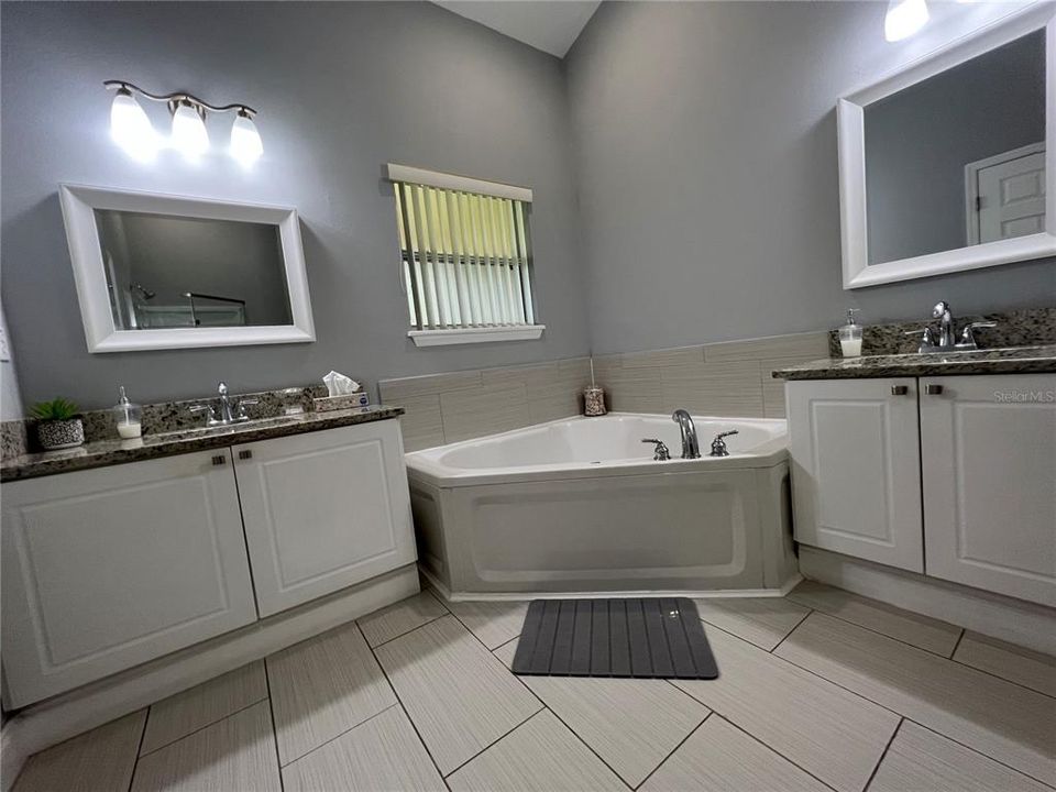 For Sale: $299,999 (3 beds, 2 baths, 1670 Square Feet)