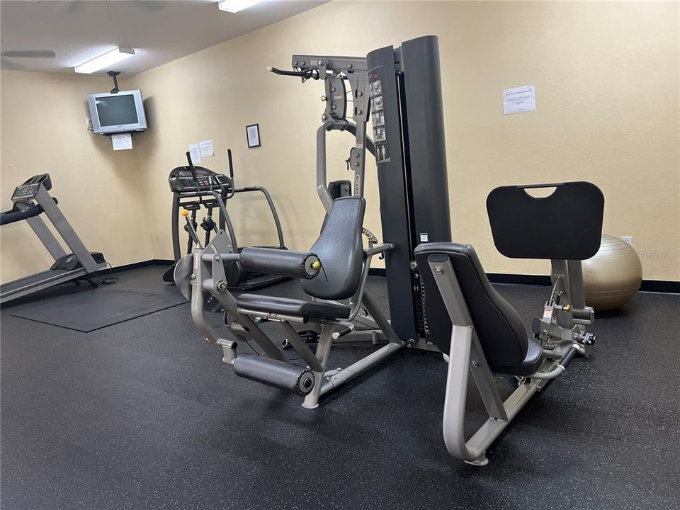 For Sale: $299,999 (3 beds, 2 baths, 1670 Square Feet)