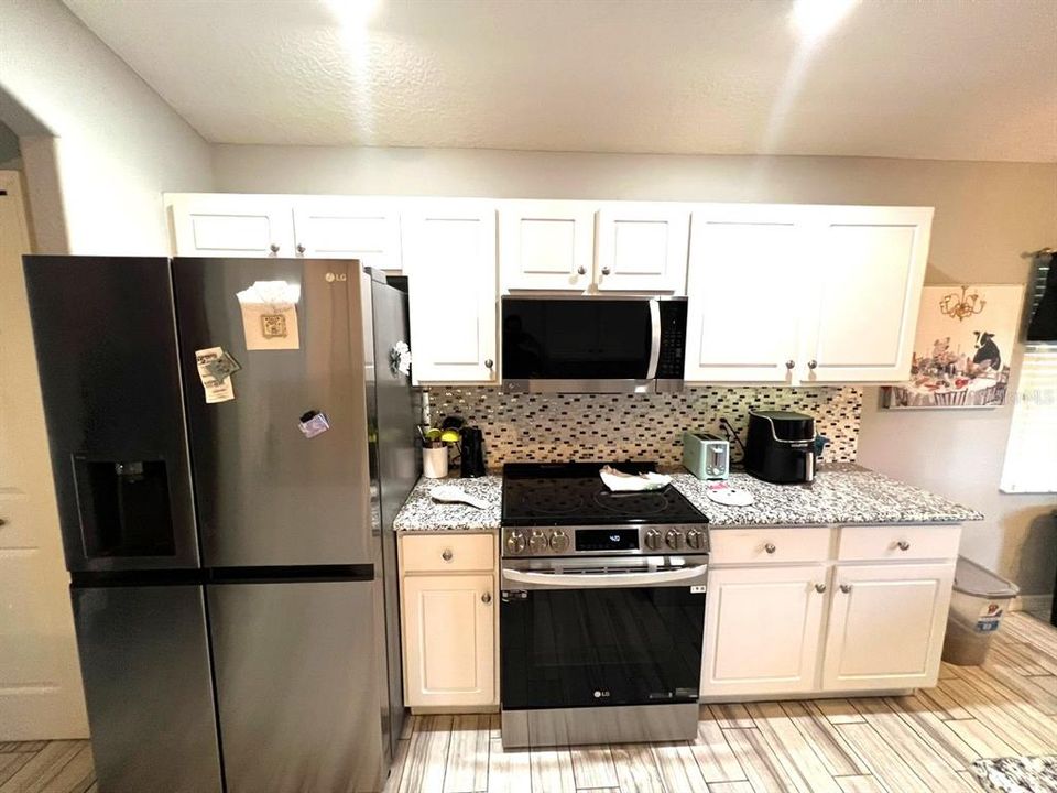 For Sale: $319,000 (3 beds, 2 baths, 1667 Square Feet)