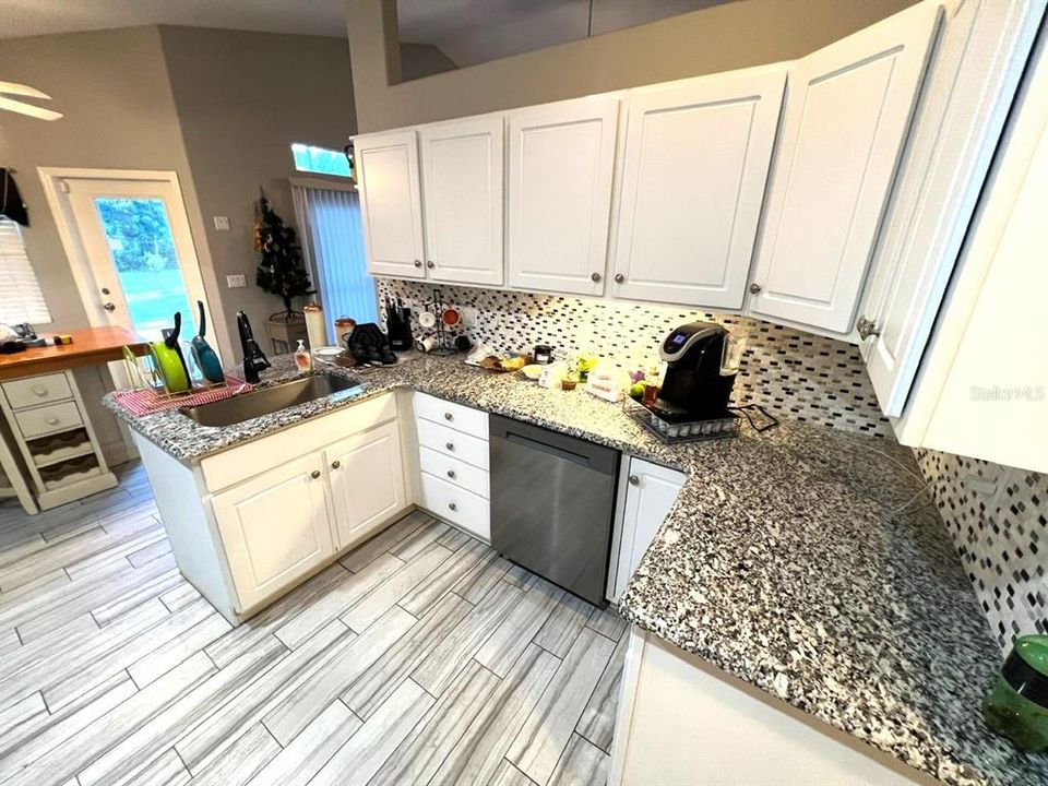 For Sale: $319,000 (3 beds, 2 baths, 1667 Square Feet)