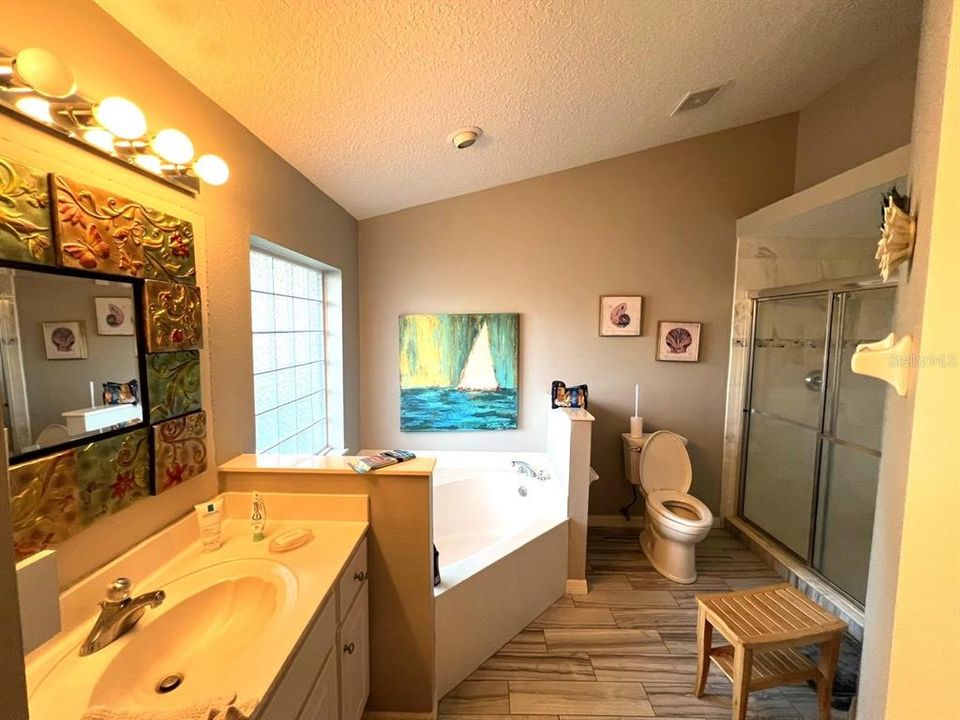 For Sale: $319,000 (3 beds, 2 baths, 1667 Square Feet)