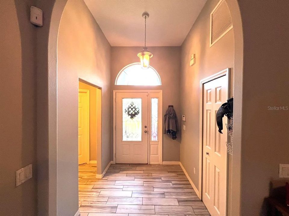 For Sale: $319,000 (3 beds, 2 baths, 1667 Square Feet)