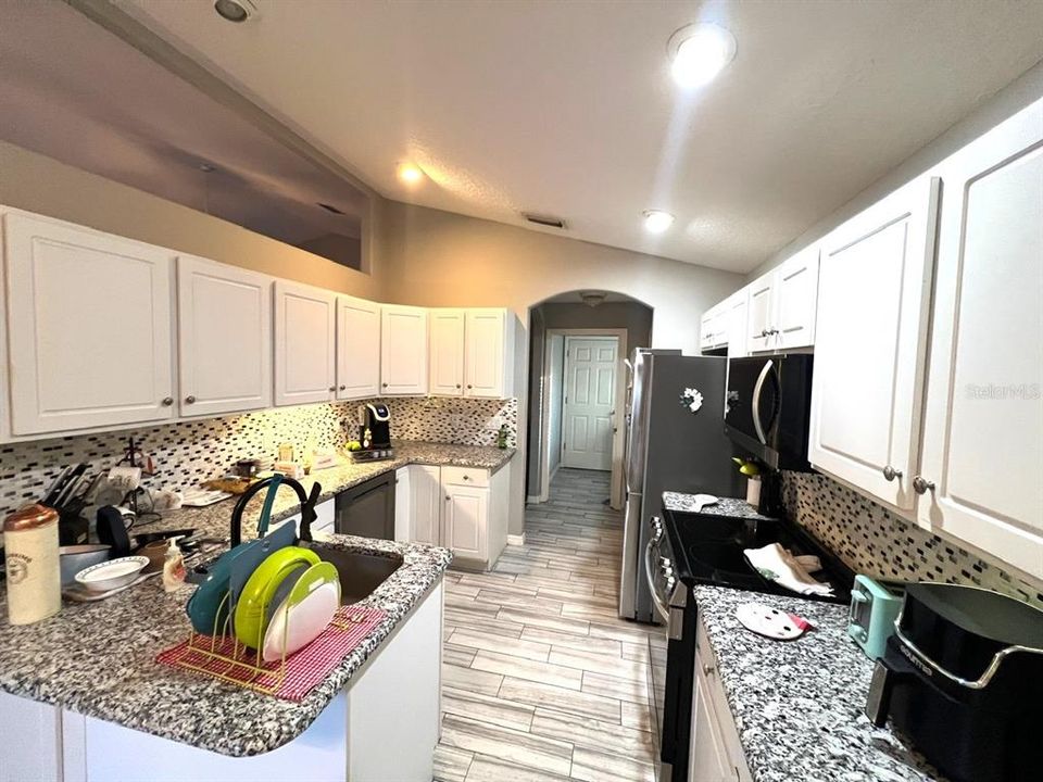 For Sale: $319,000 (3 beds, 2 baths, 1667 Square Feet)