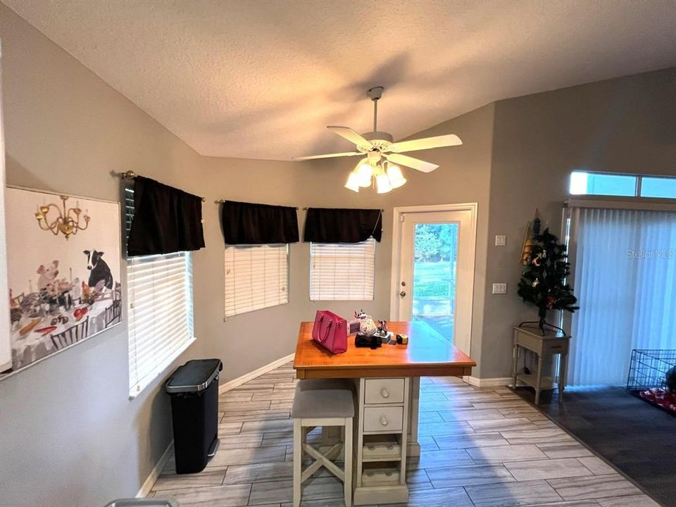 For Sale: $319,000 (3 beds, 2 baths, 1667 Square Feet)