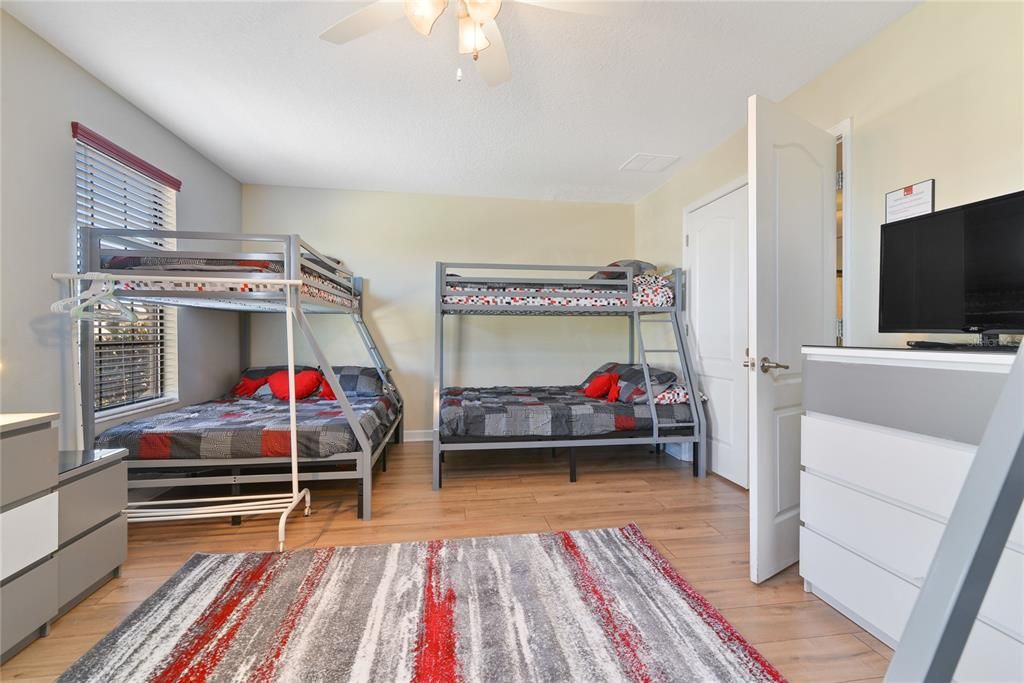 待售: $699,950 (9 贝兹, 5 浴室, 3909 平方英尺)