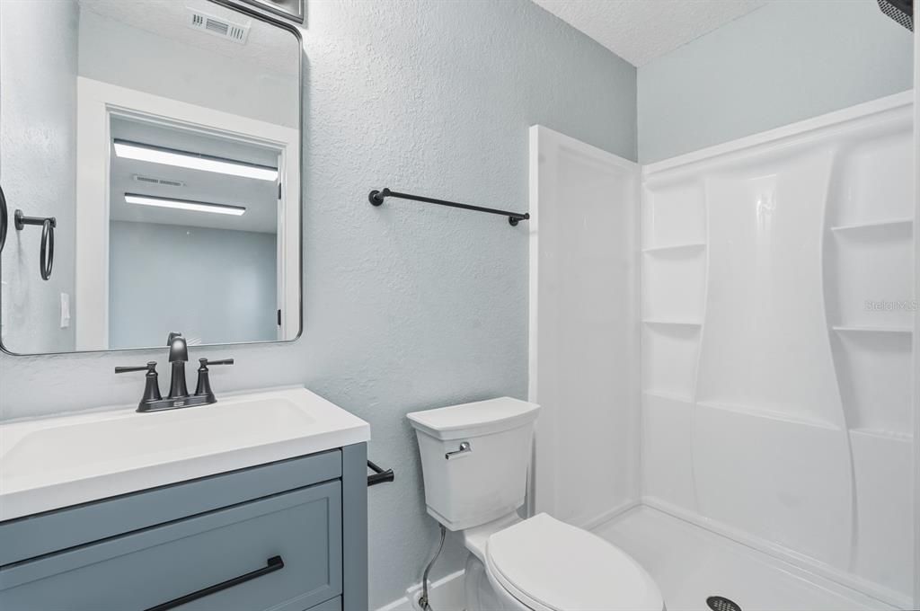 待售: $350,000 (4 贝兹, 3 浴室, 1696 平方英尺)