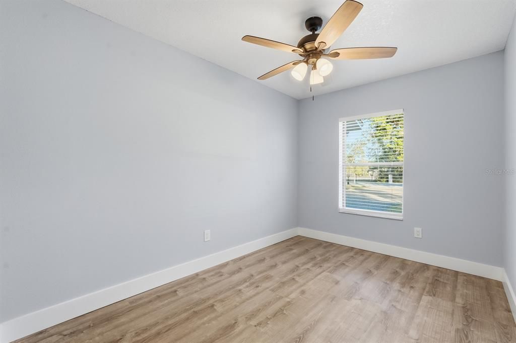 待售: $350,000 (4 贝兹, 3 浴室, 1696 平方英尺)