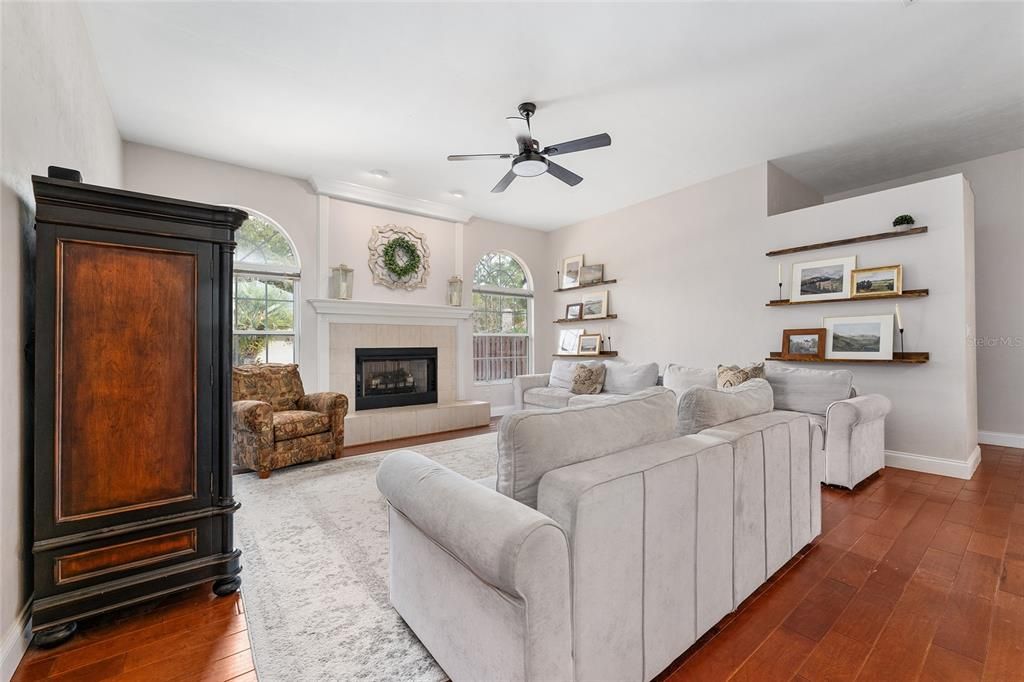 Active With Contract: $489,000 (4 beds, 2 baths, 2553 Square Feet)