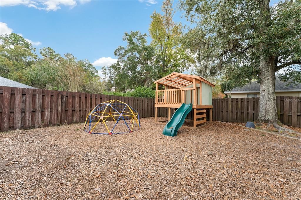 Active With Contract: $489,000 (4 beds, 2 baths, 2553 Square Feet)