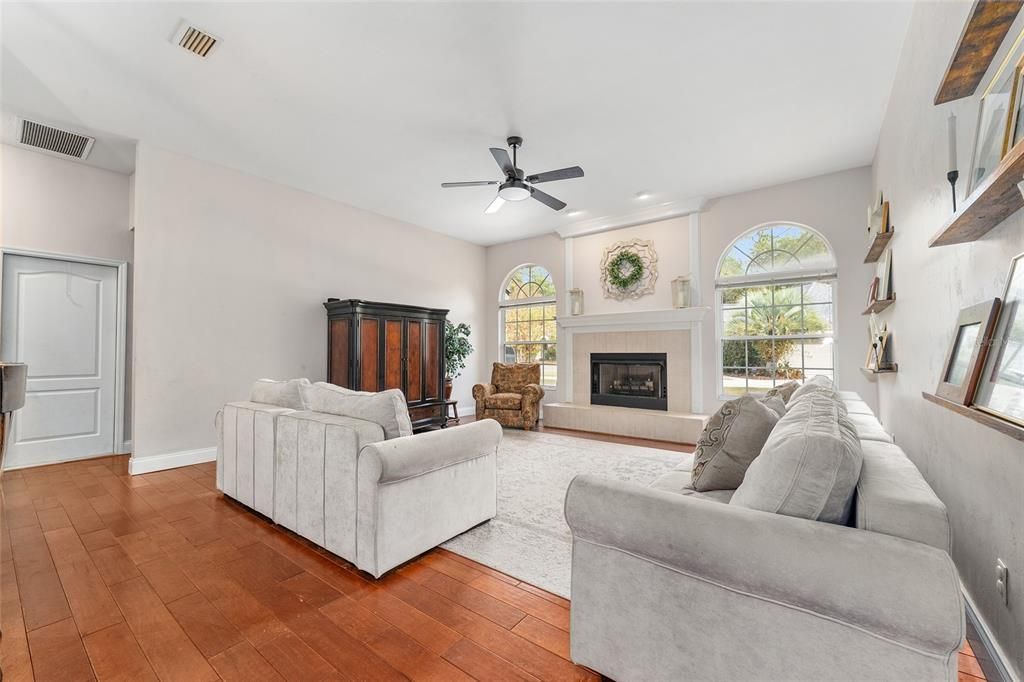 Active With Contract: $489,000 (4 beds, 2 baths, 2553 Square Feet)