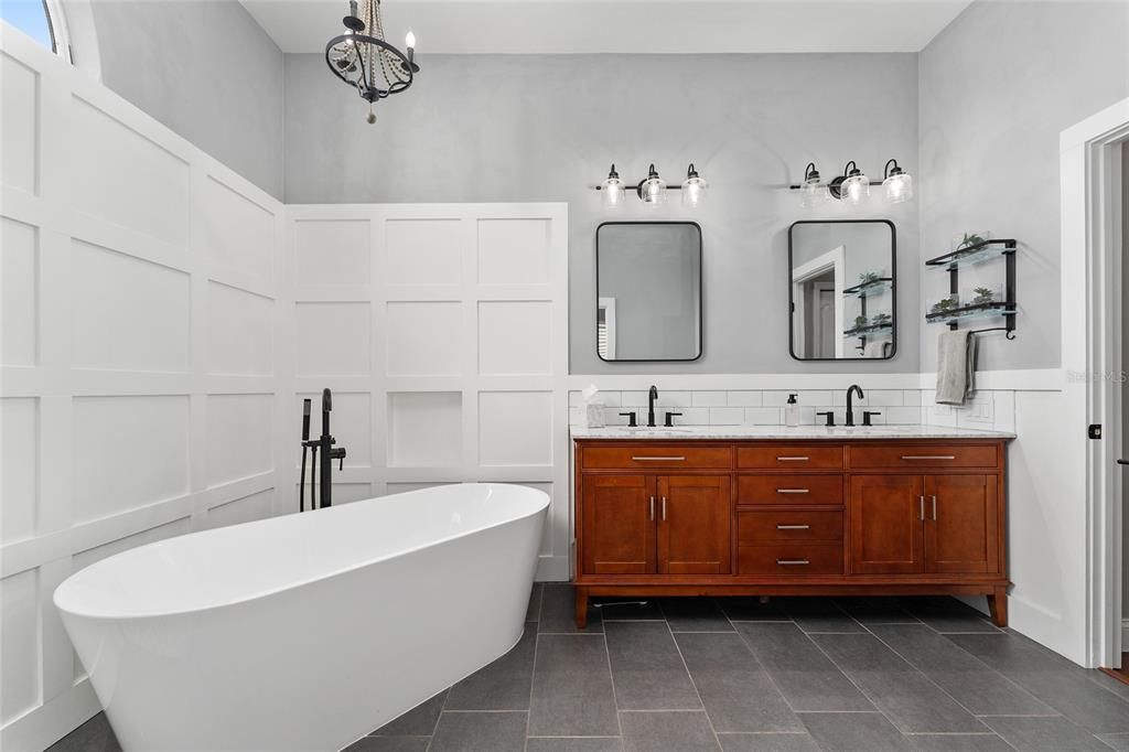 Active With Contract: $489,000 (4 beds, 2 baths, 2553 Square Feet)