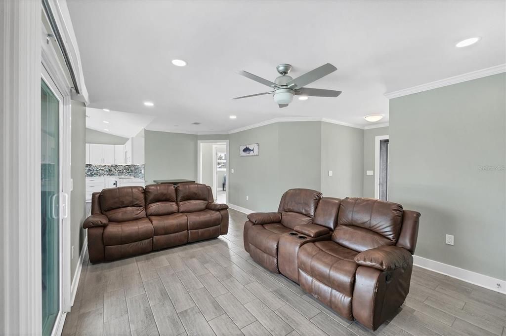 For Sale: $525,000 (3 beds, 2 baths, 1382 Square Feet)