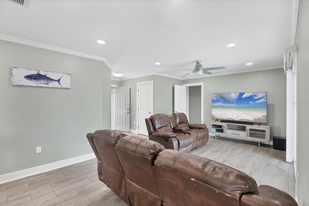 For Sale: $525,000 (3 beds, 2 baths, 1382 Square Feet)