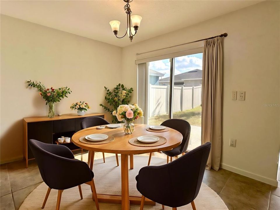 En Renta: $2,000 (4 camas, 2 baños, 1600 Pies cuadrados)