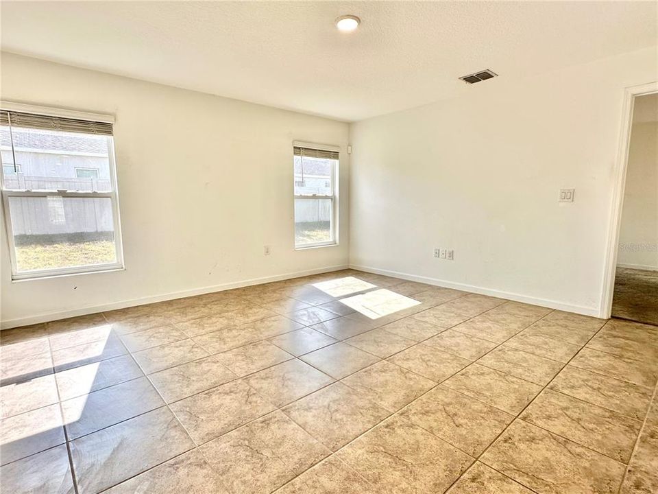 En Renta: $2,000 (4 camas, 2 baños, 1600 Pies cuadrados)