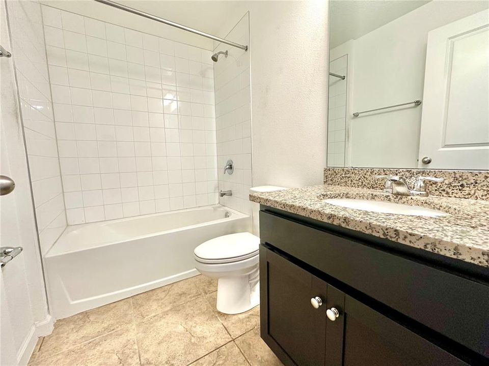 En Renta: $2,000 (4 camas, 2 baños, 1600 Pies cuadrados)