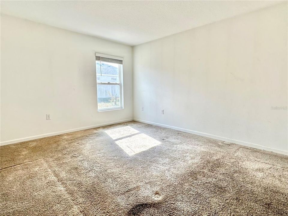 En Renta: $2,000 (4 camas, 2 baños, 1600 Pies cuadrados)