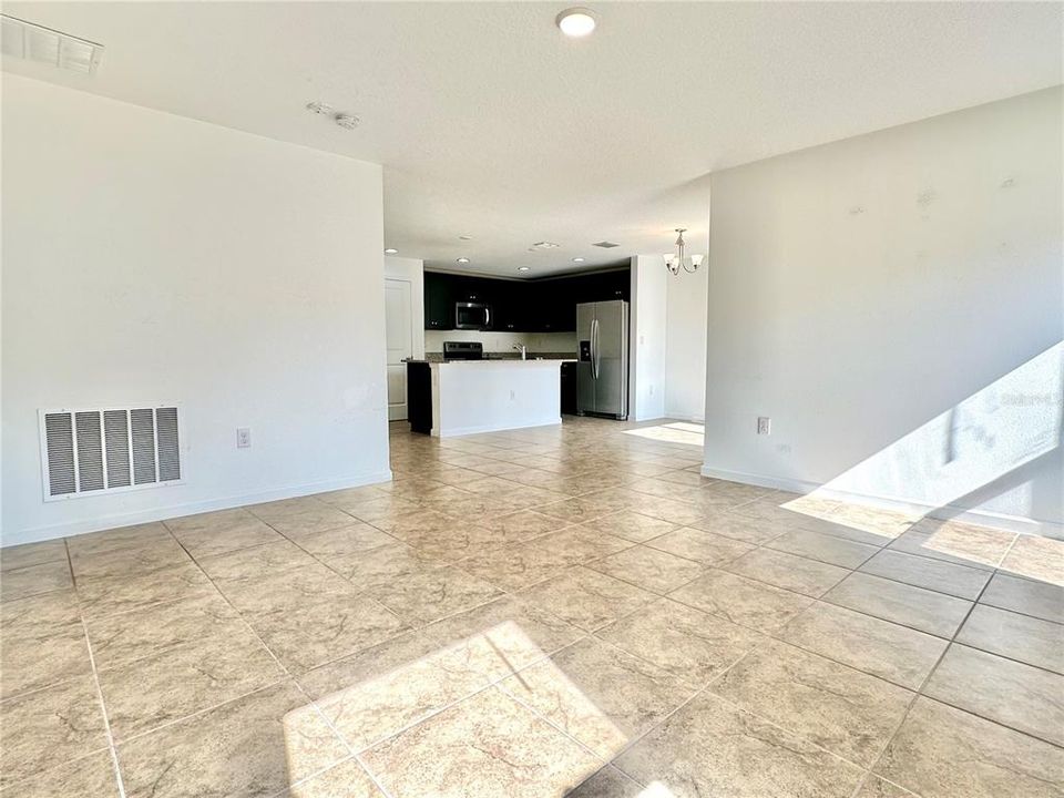 En Renta: $2,000 (4 camas, 2 baños, 1600 Pies cuadrados)