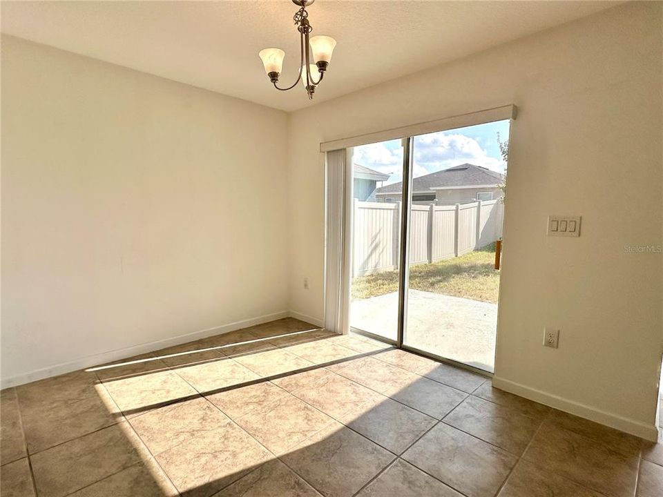 En Renta: $2,000 (4 camas, 2 baños, 1600 Pies cuadrados)