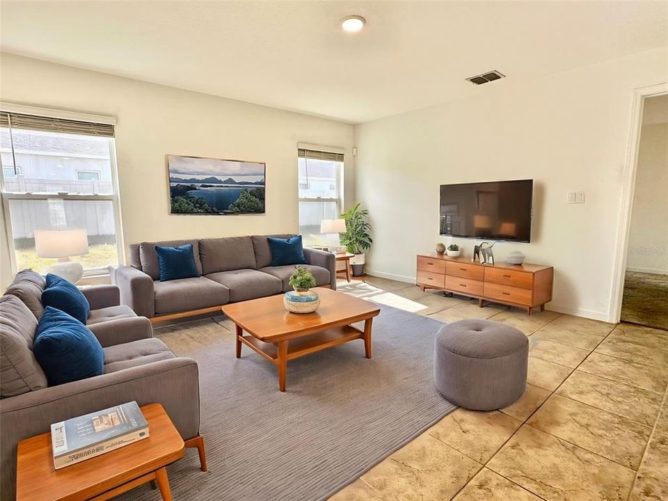 En Renta: $2,000 (4 camas, 2 baños, 1600 Pies cuadrados)