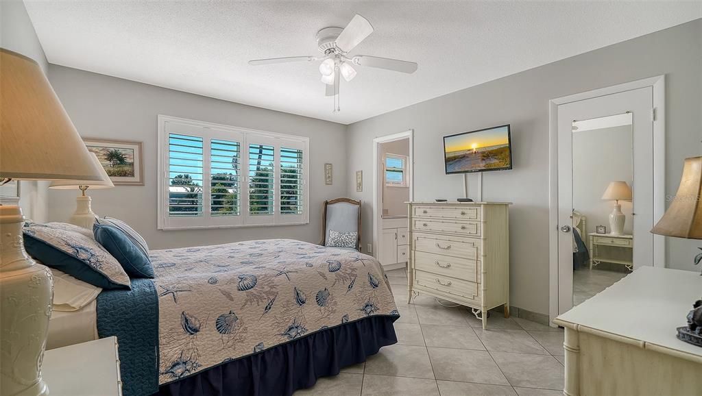 For Rent: $2,950 (2 beds, 2 baths, 1209 Square Feet)