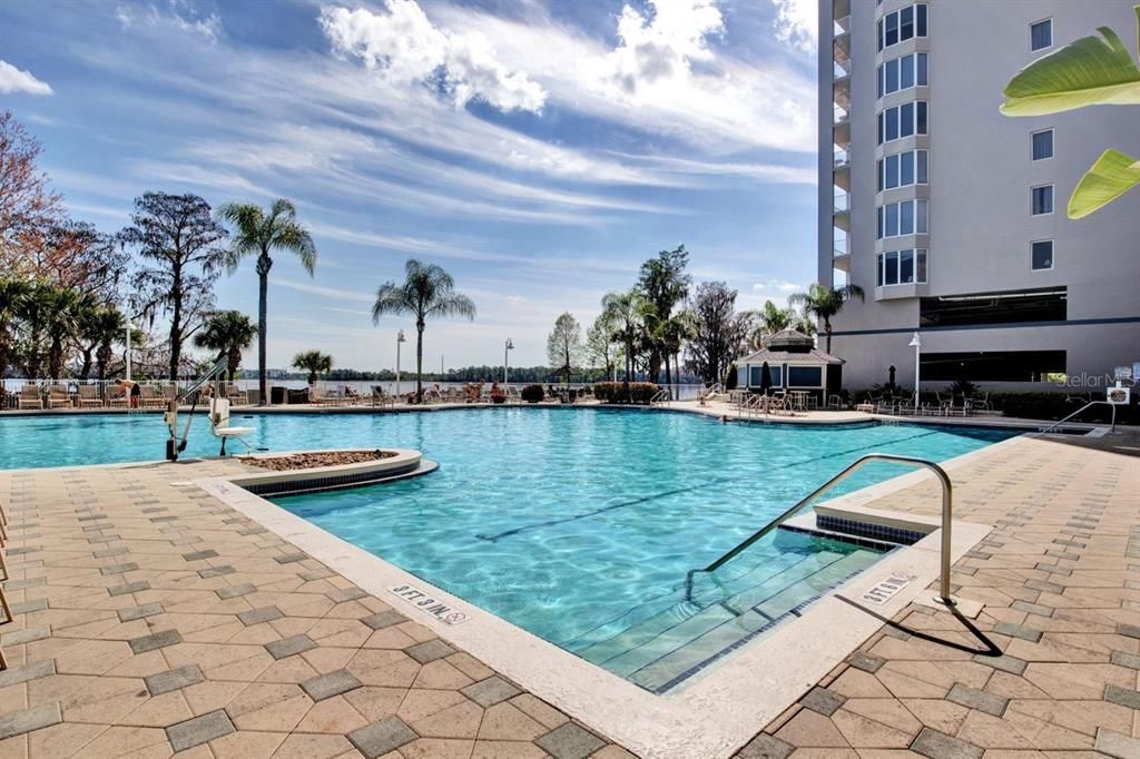 待售: $238,500 (1 贝兹, 2 浴室, 798 平方英尺)