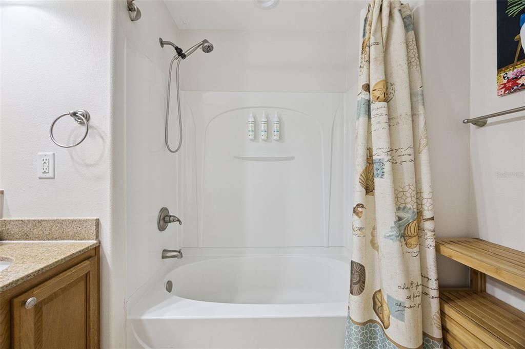 待售: $238,500 (1 贝兹, 2 浴室, 798 平方英尺)