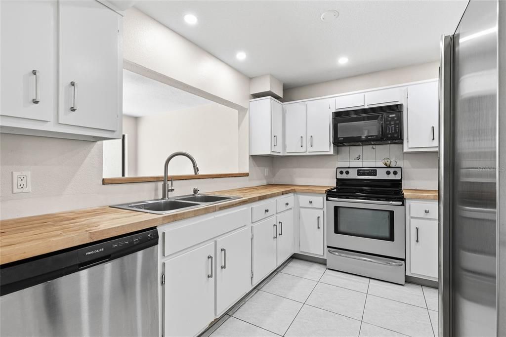 For Sale: $324,000 (3 beds, 2 baths, 1313 Square Feet)