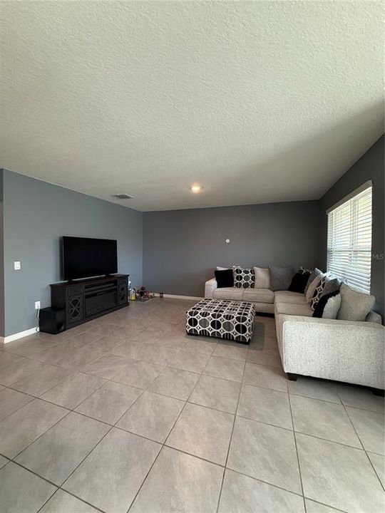 For Sale: $410,000 (3 beds, 2 baths, 1690 Square Feet)