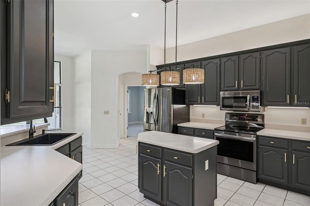 For Sale: $489,900 (4 beds, 2 baths, 2160 Square Feet)