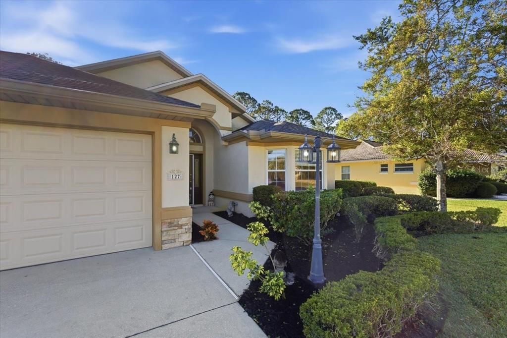 For Sale: $399,900 (3 beds, 2 baths, 1572 Square Feet)