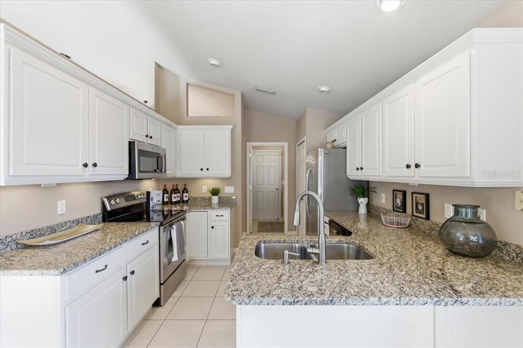 For Sale: $399,900 (3 beds, 2 baths, 1572 Square Feet)