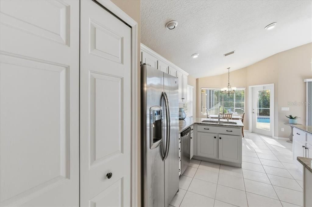 For Sale: $399,900 (3 beds, 2 baths, 1572 Square Feet)