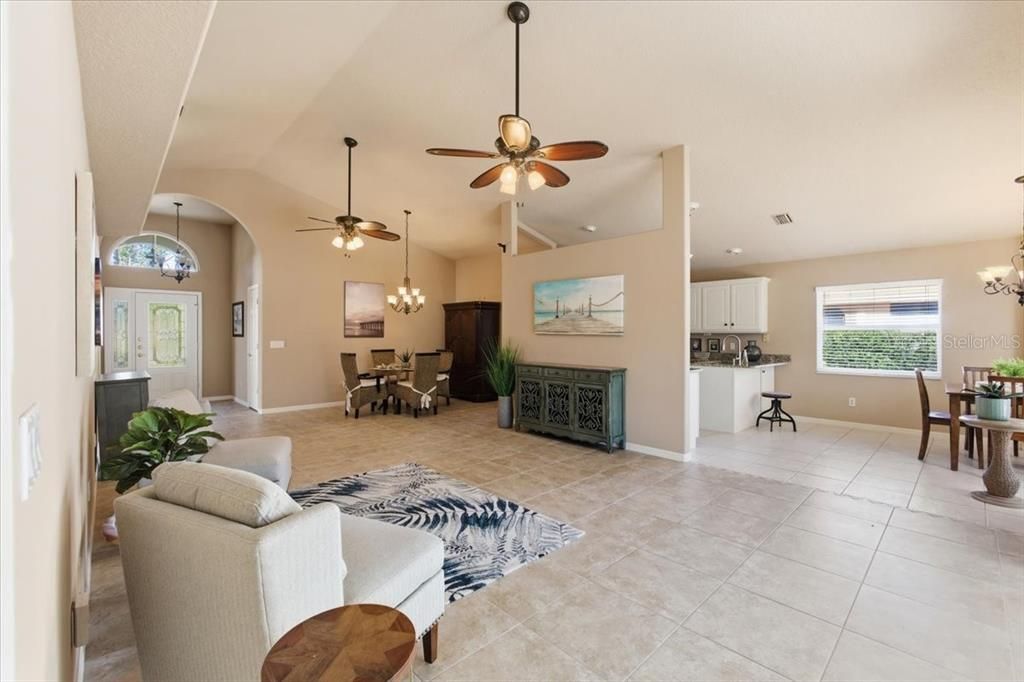 For Sale: $399,900 (3 beds, 2 baths, 1572 Square Feet)