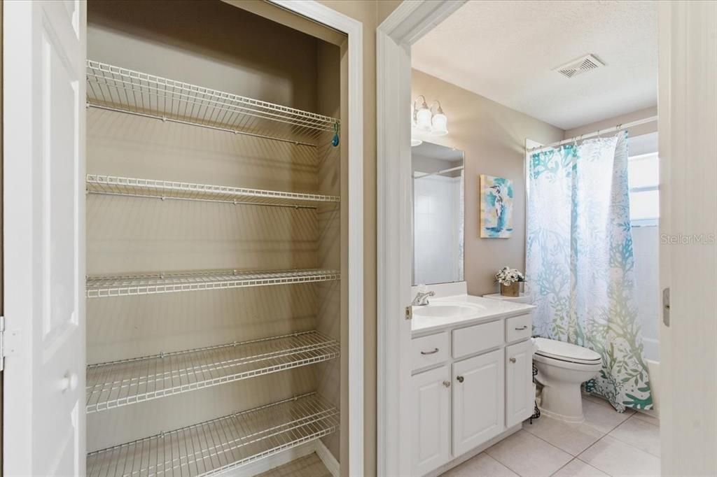 For Sale: $399,900 (3 beds, 2 baths, 1572 Square Feet)